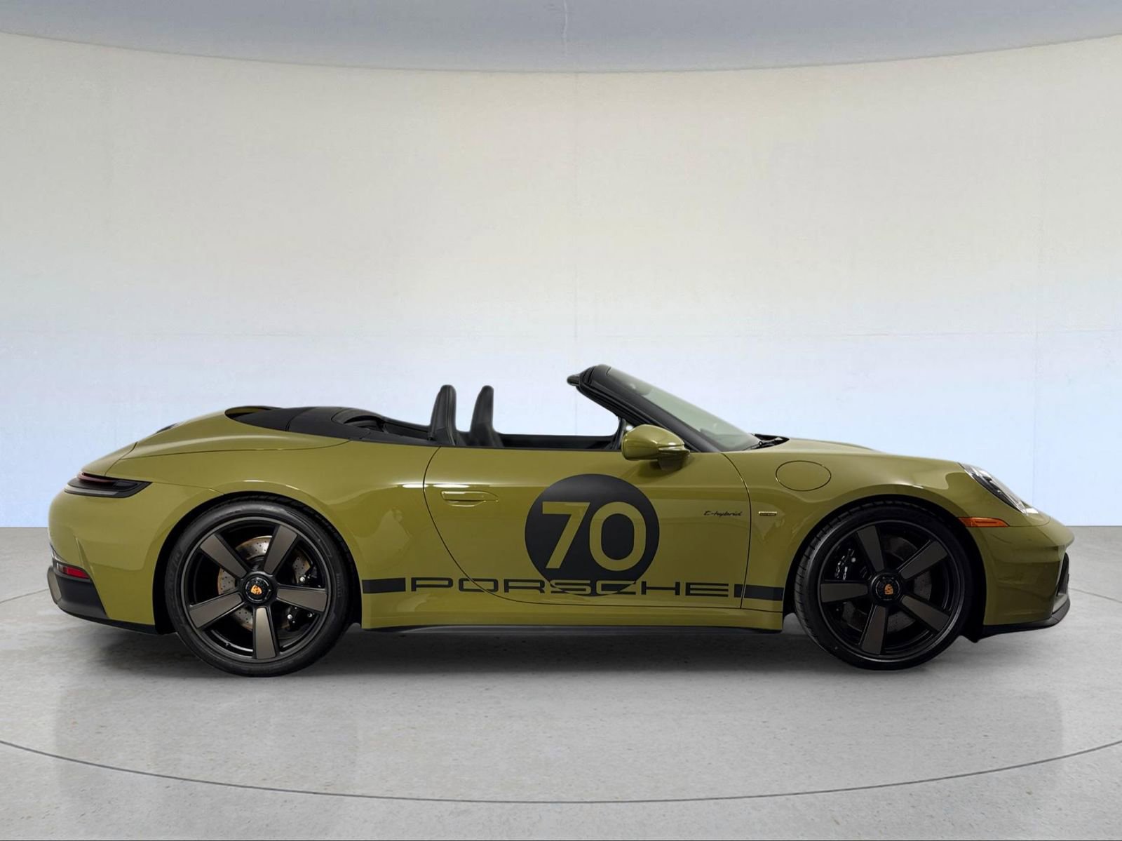 Certified 2026 Porsche 911 Carrera 4 GTS image 9