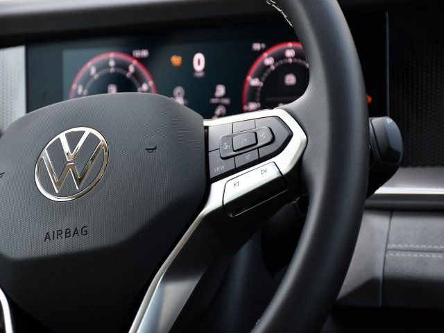 New 2026 Volkswagen Tiguan SE FWD image 21