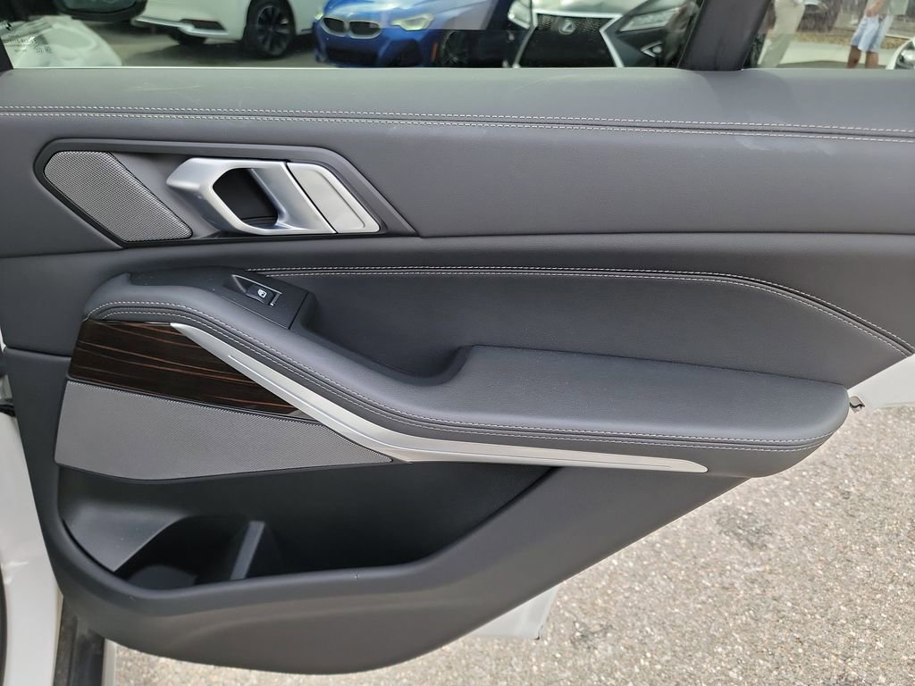 Certified 2025 BMW X5 xDrive50e w/ Premium Package image 14