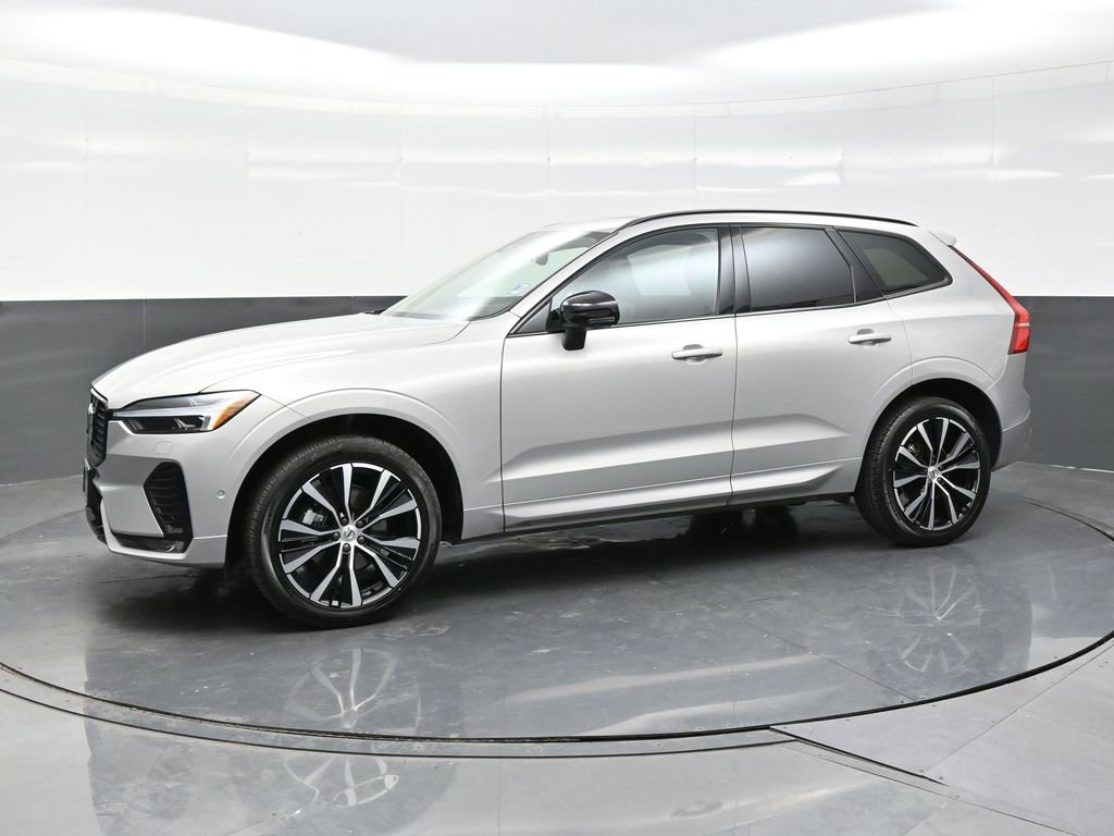 Used 2025 Volvo XC60 B5 Plus image 3