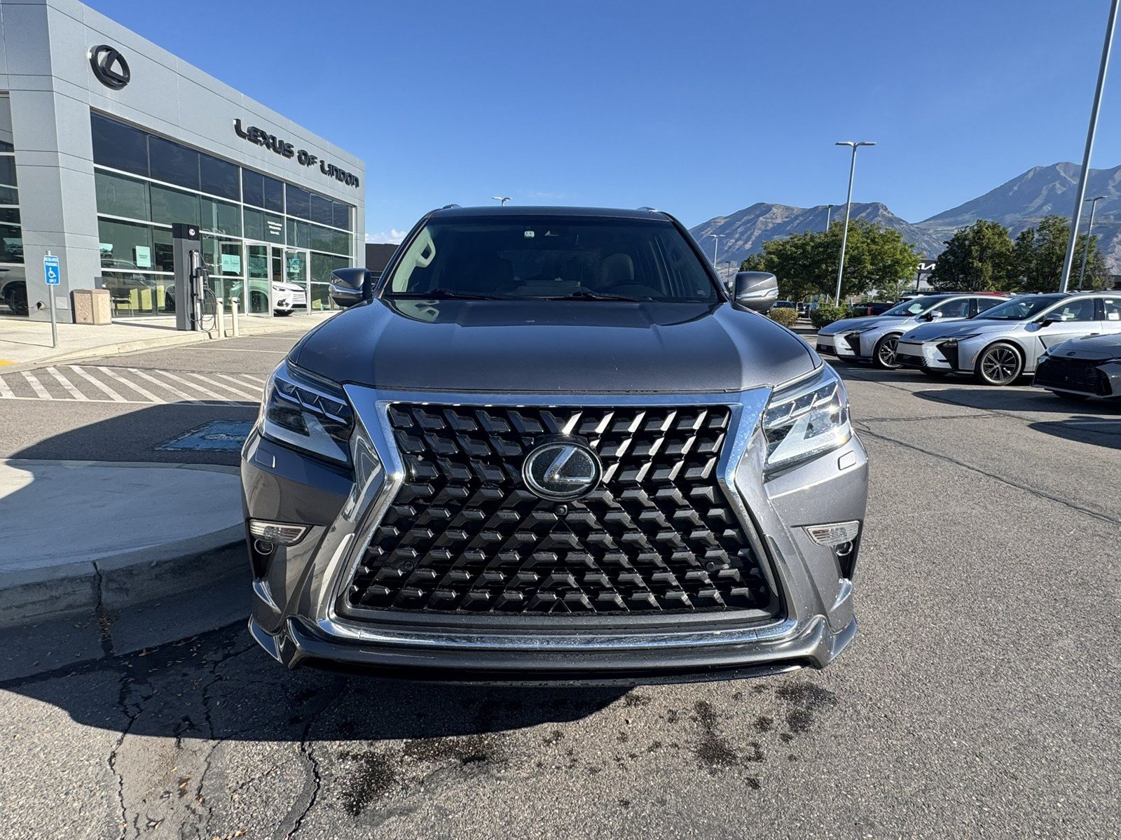 Used 2023 Lexus GX 460 Luxury w/ Sport Design Package AWD/4WD image 9