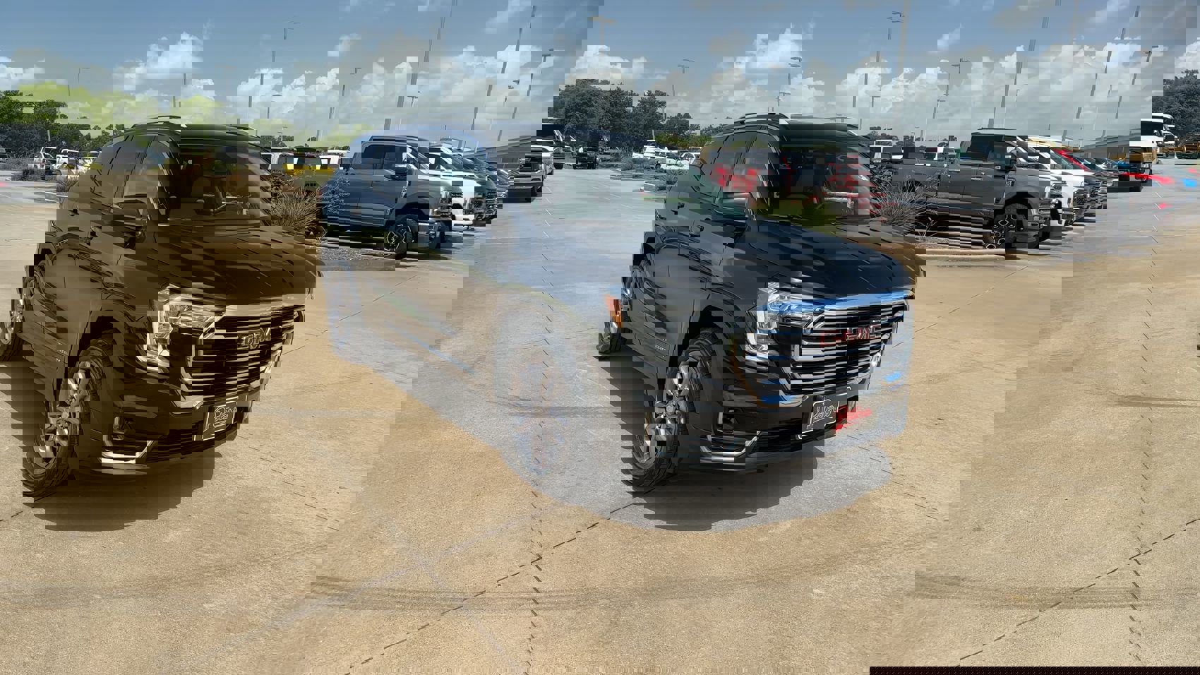 Used 2023 GMC Terrain SLT image 2