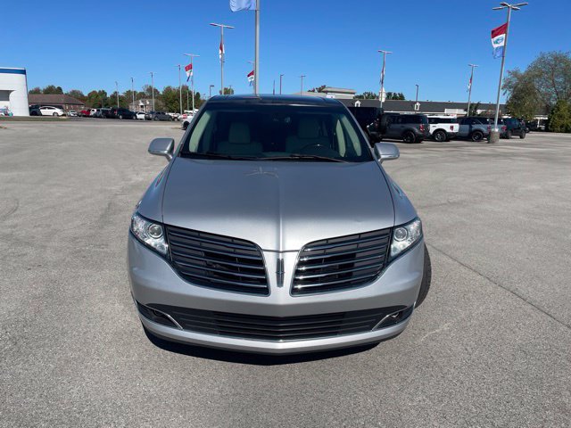 Used 2019 Lincoln MKT AWD image 3
