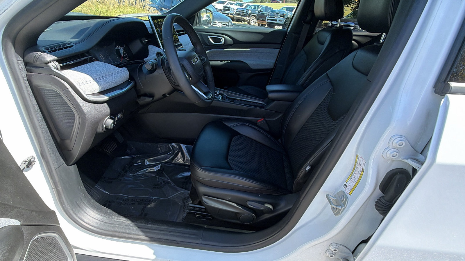 Used 2024 Jeep Compass Latitude AWD/4WD image 21