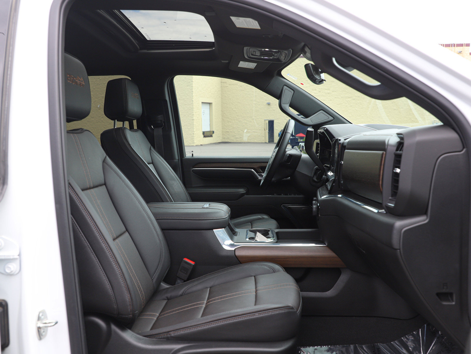 Used 2024 Chevrolet Silverado 3500 High Country w/ High Country Premium Package AWD/4WD image 13