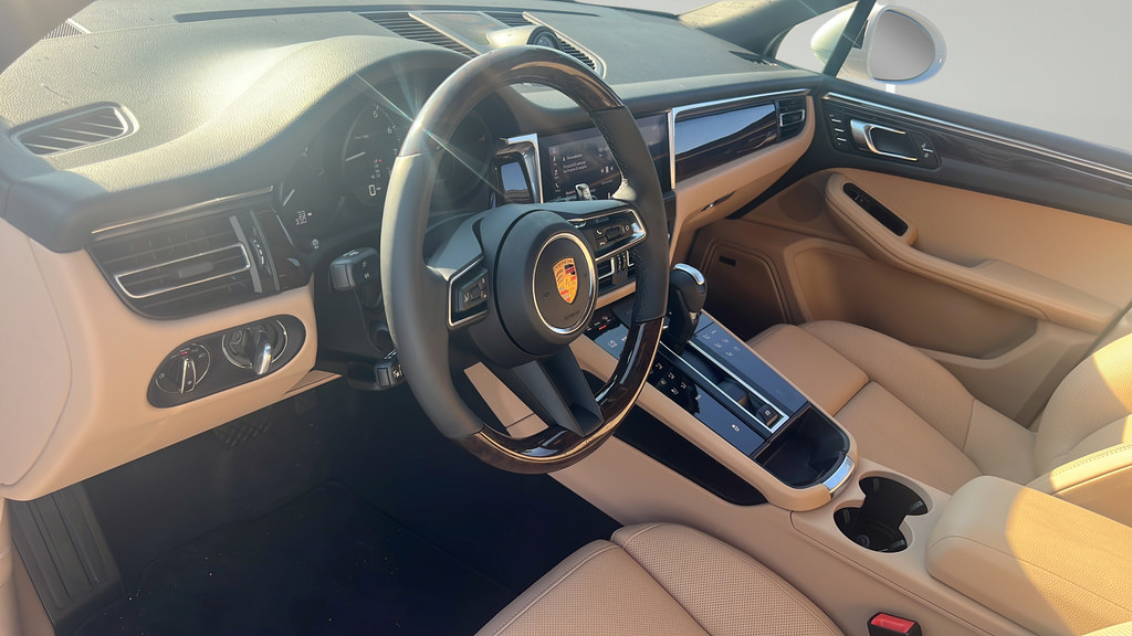 New 2026 Porsche Macan AWD/4WD image 4