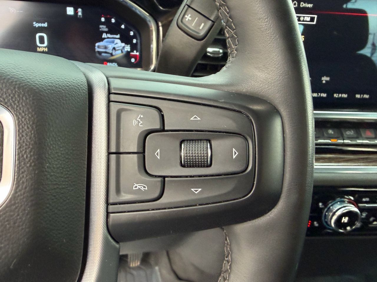 Used 2023 GMC Sierra 1500 Elevation image 27