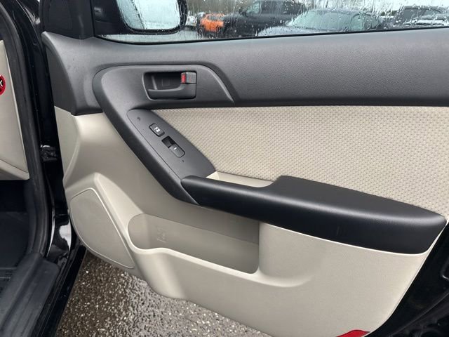 Used 2011 Kia Forte EX w/ Tech Pkg image 9