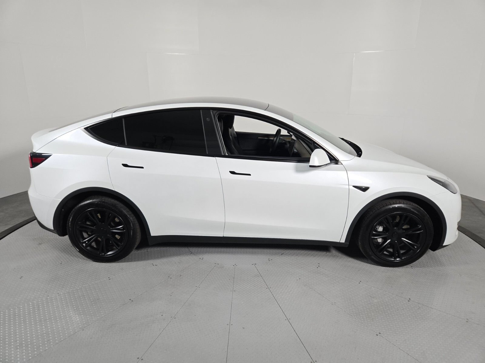 Used 2023 Tesla Model Y Long Range AWD/4WD image 6