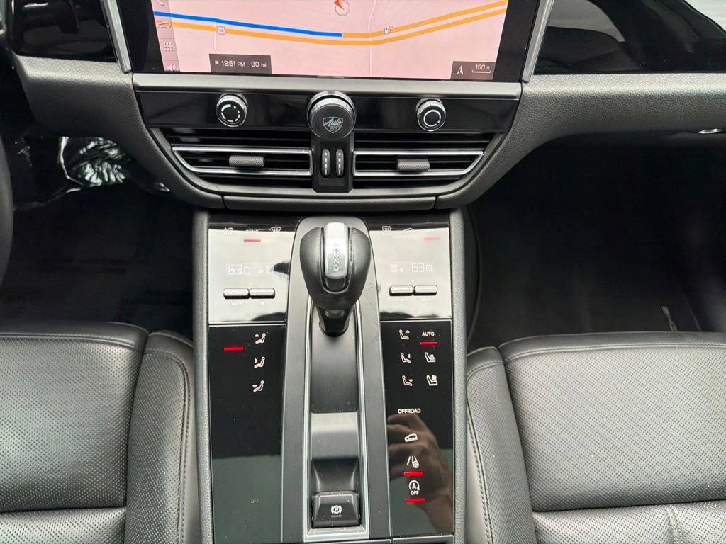 Used 2023 Porsche Macan Turbo AWD/4WD image 30
