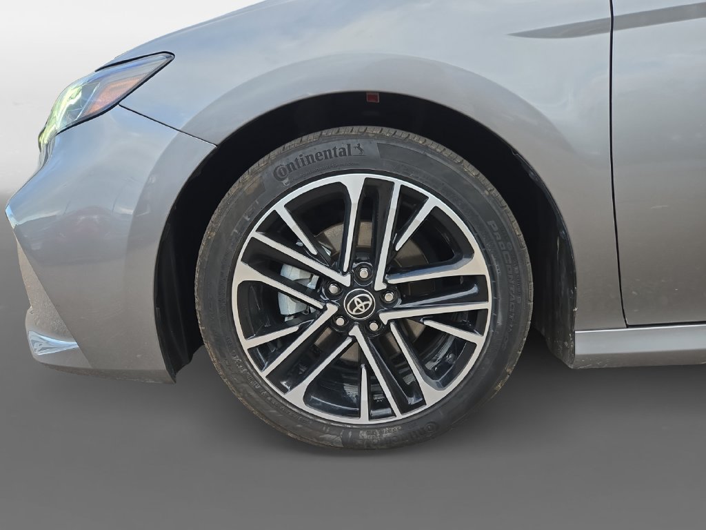 Used 2025 Toyota Camry XLE FWD image 14