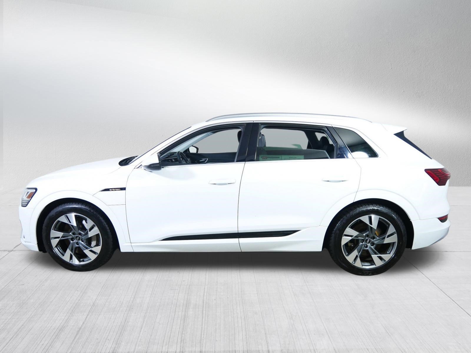 Used 2021 Audi e-tron Premium w/ Towing Package image 4