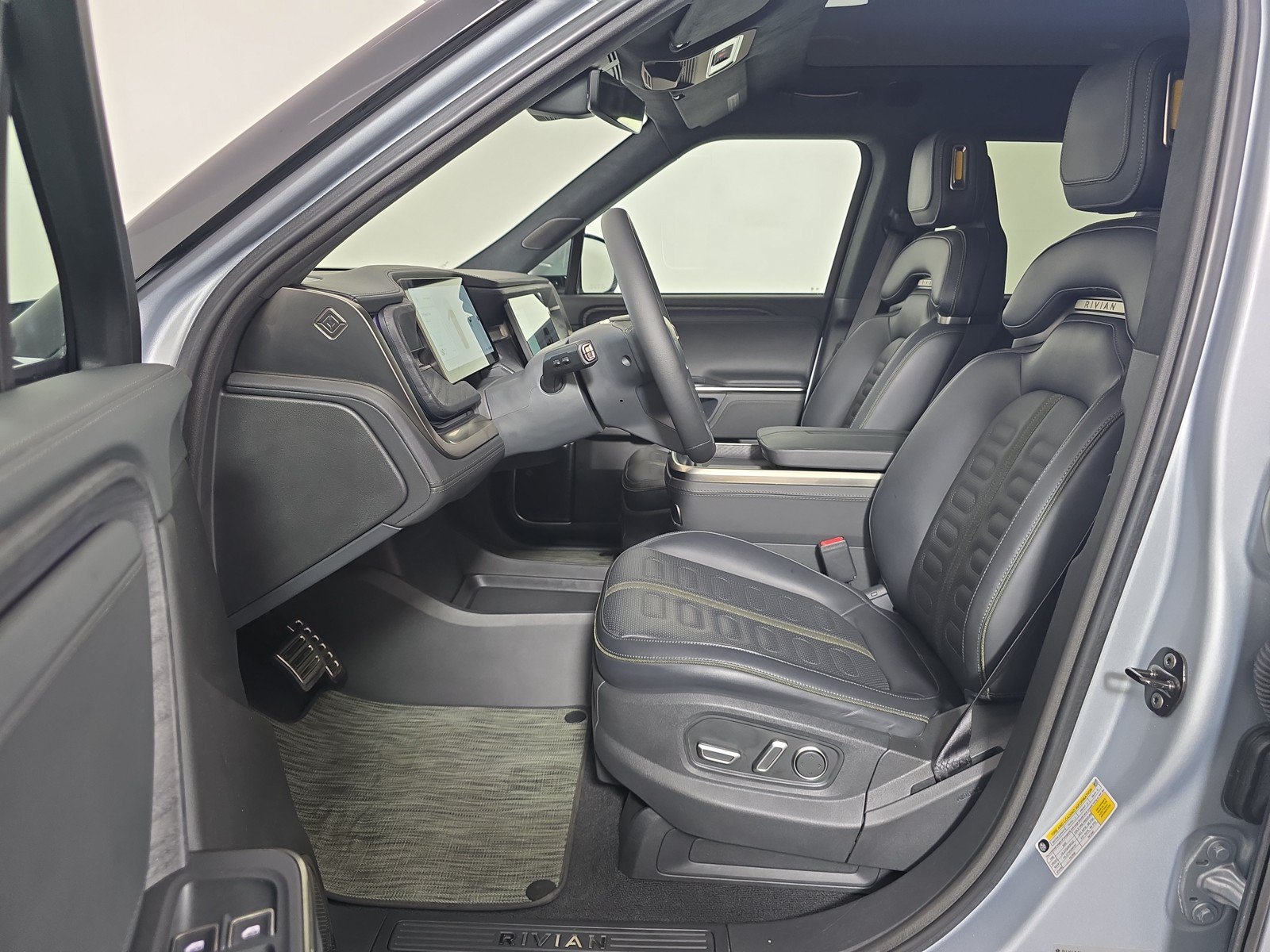 Used 2024 Rivian R1S Adventure AWD/4WD image 20