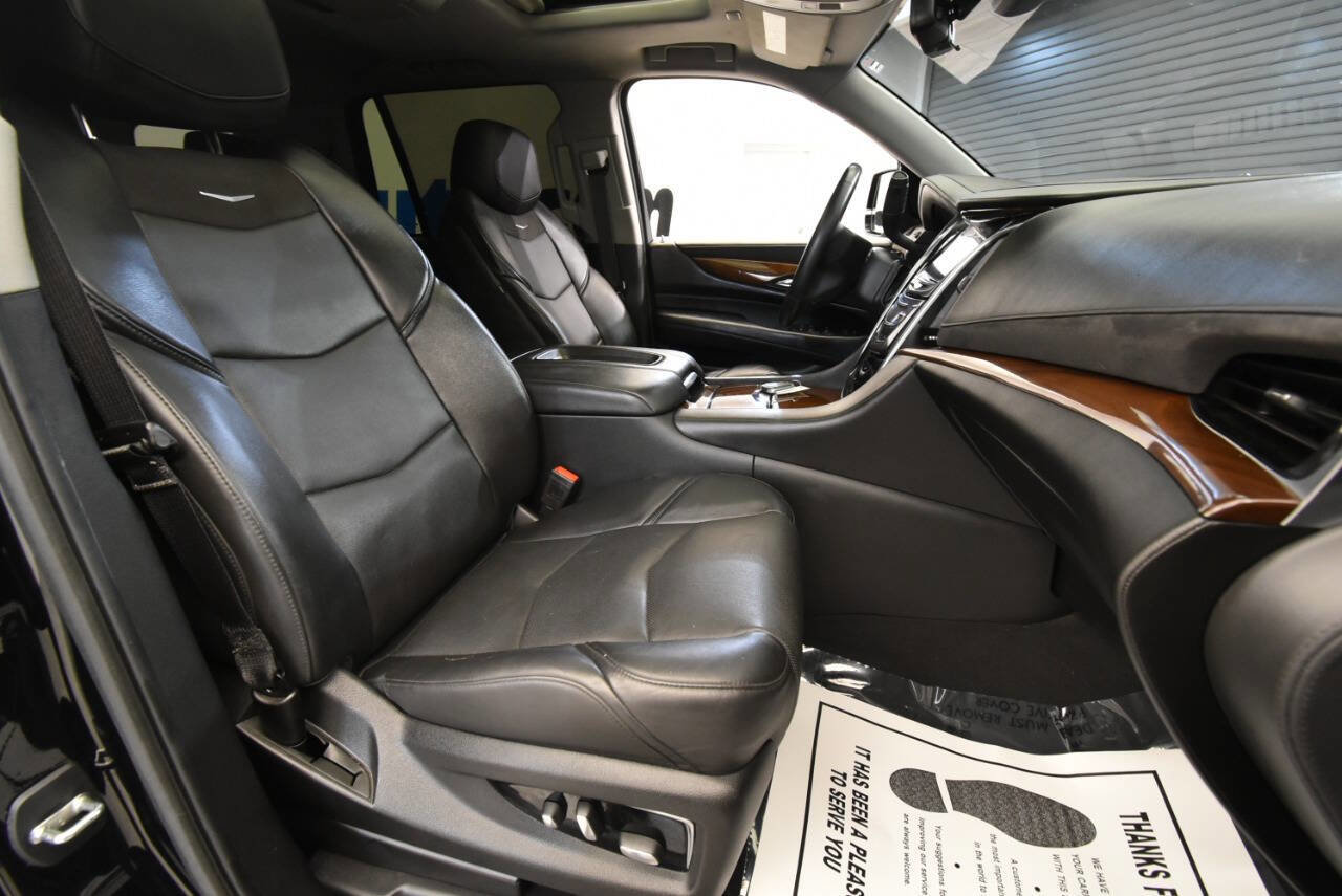 Used 2020 Cadillac Escalade Premium Luxury image 17