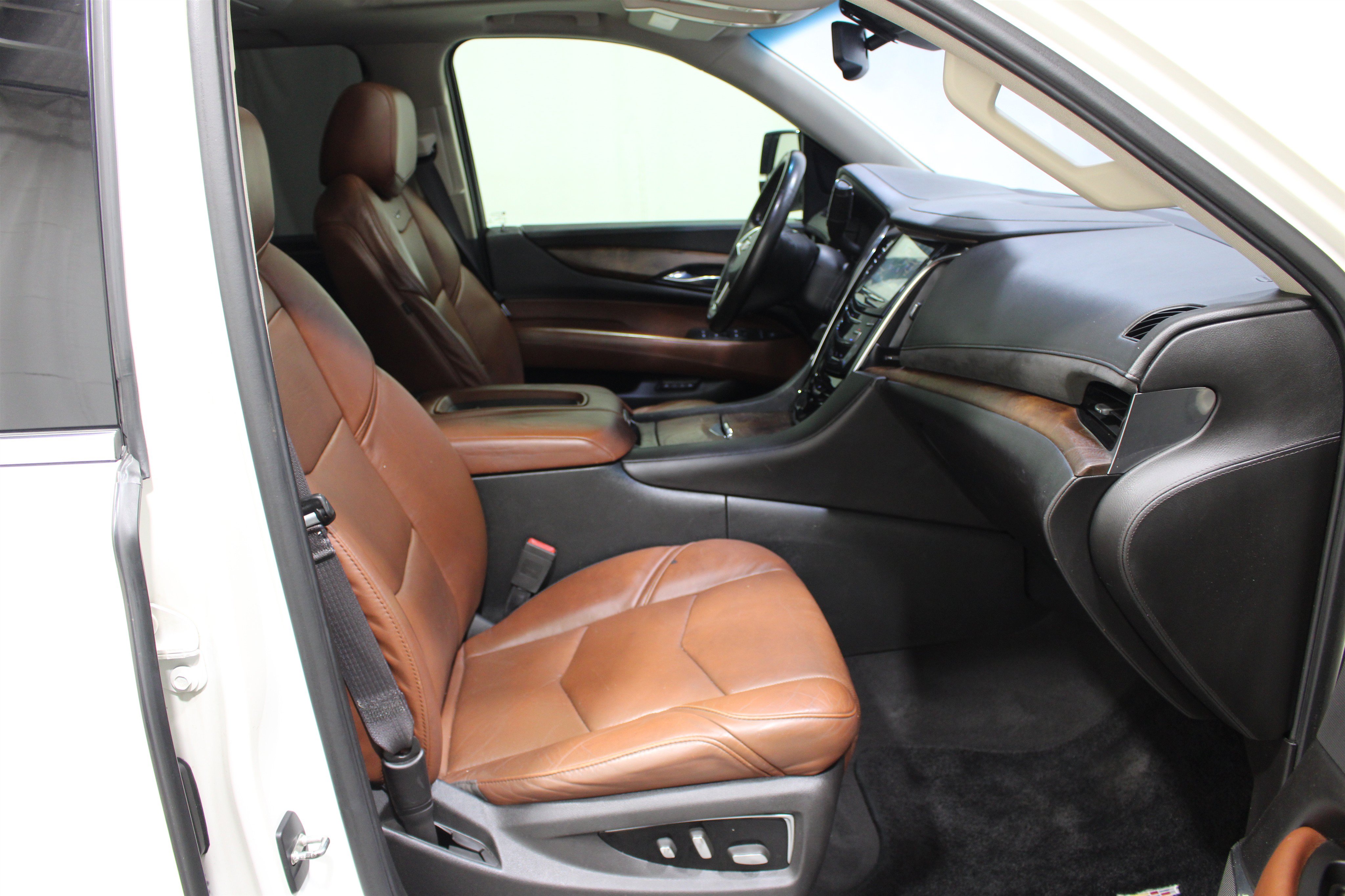 Used 2015 Cadillac Escalade Premium AWD/4WD image 30