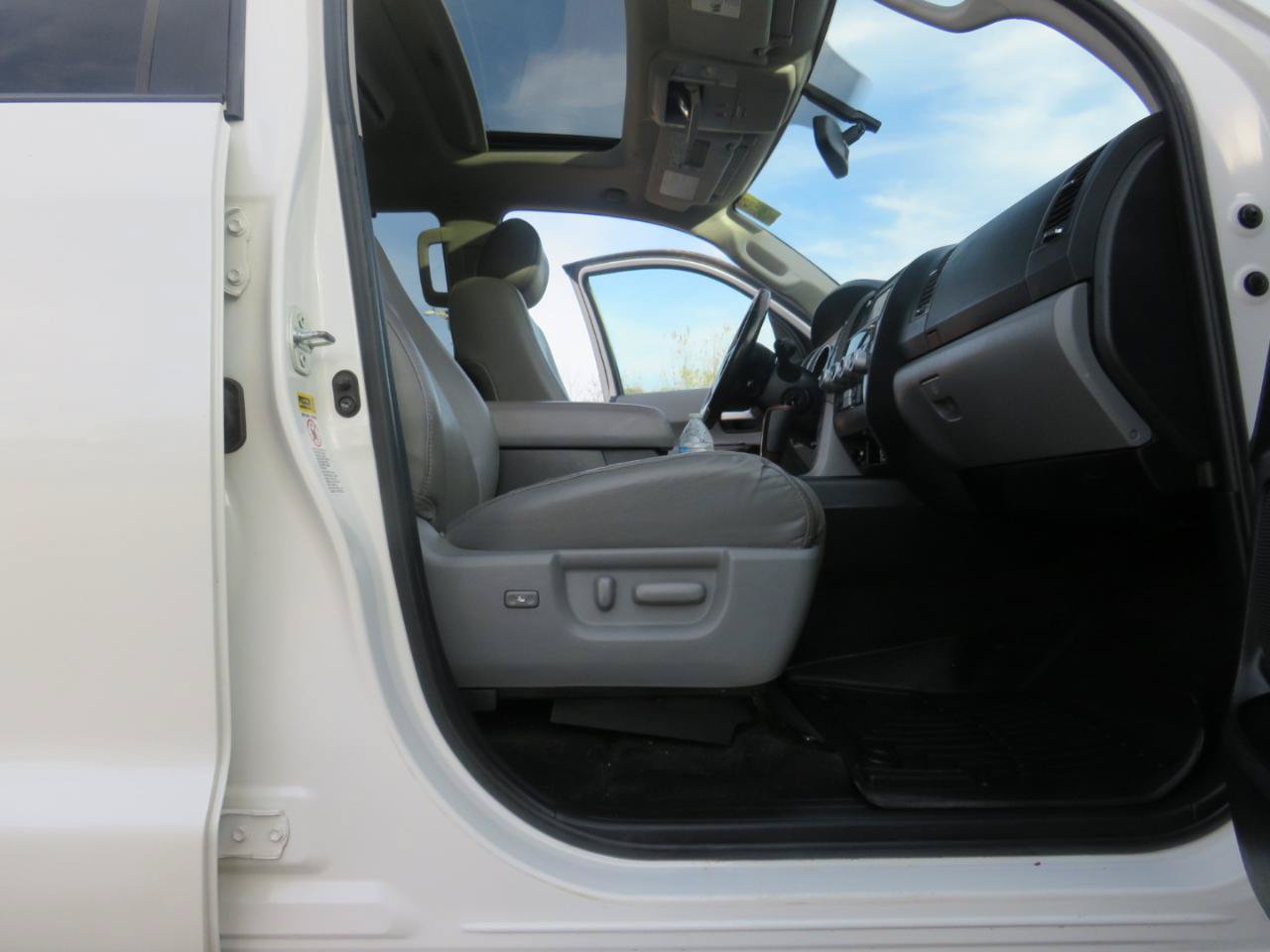Used 2015 Toyota Sequoia Platinum AWD/4WD image 35
