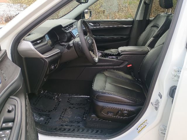 Used 2023 Jeep Grand Cherokee Limited w/ Black Appearance Package AWD/4WD image 25