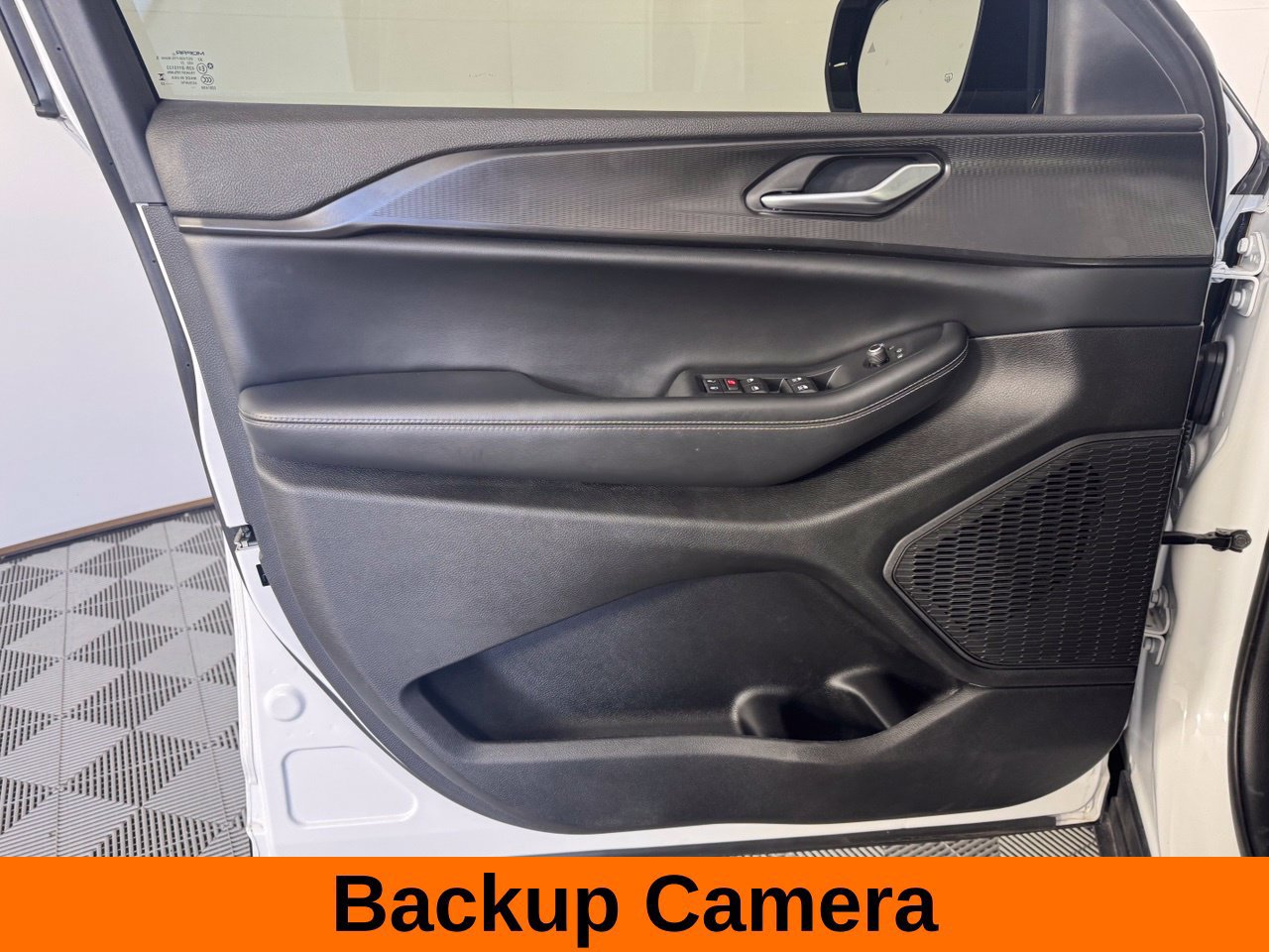 Used 2023 Jeep Grand Cherokee L Laredo AWD/4WD image 11