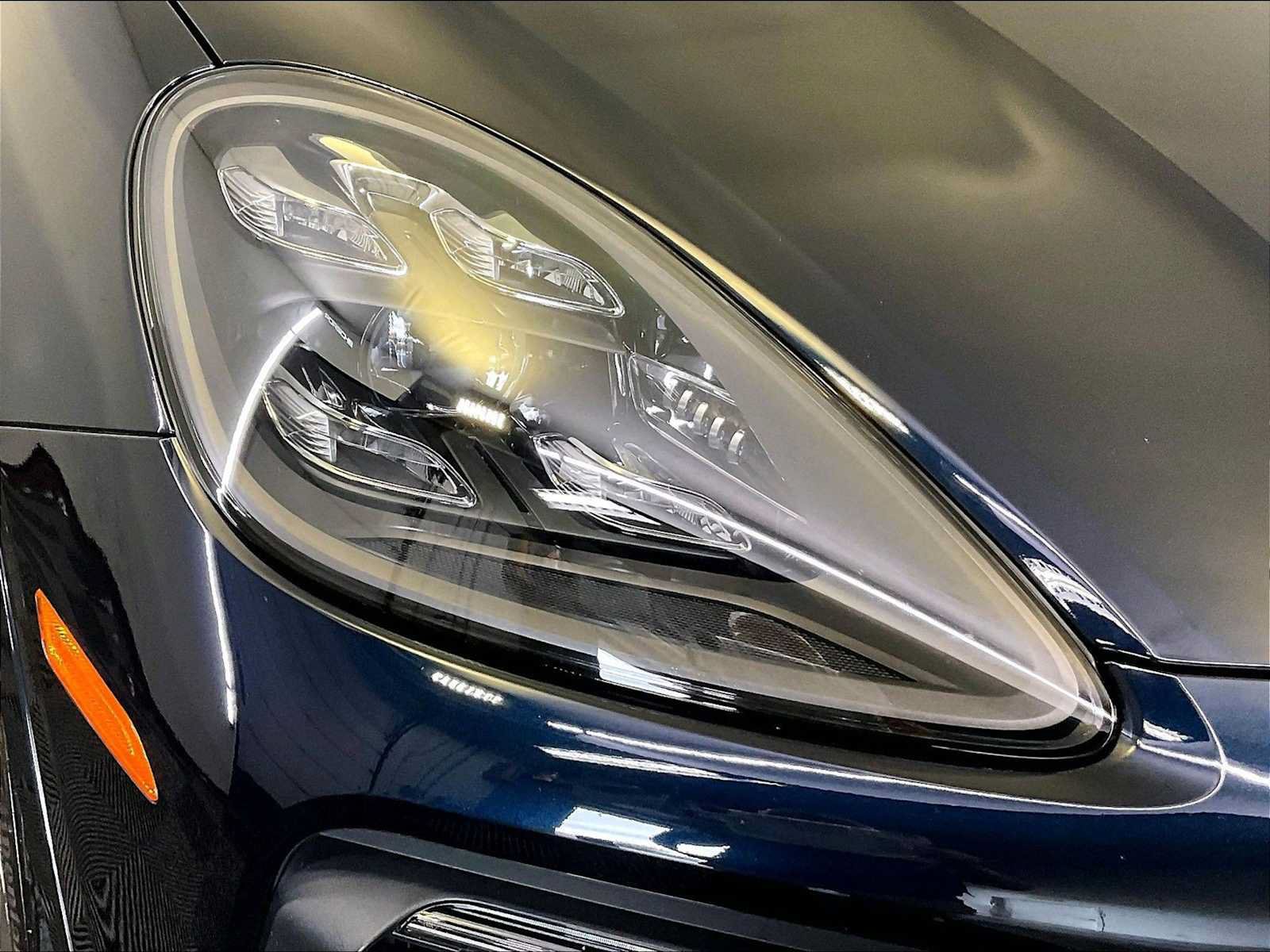 Certified 2022 Porsche Cayenne Platinum Edition AWD/4WD image 12