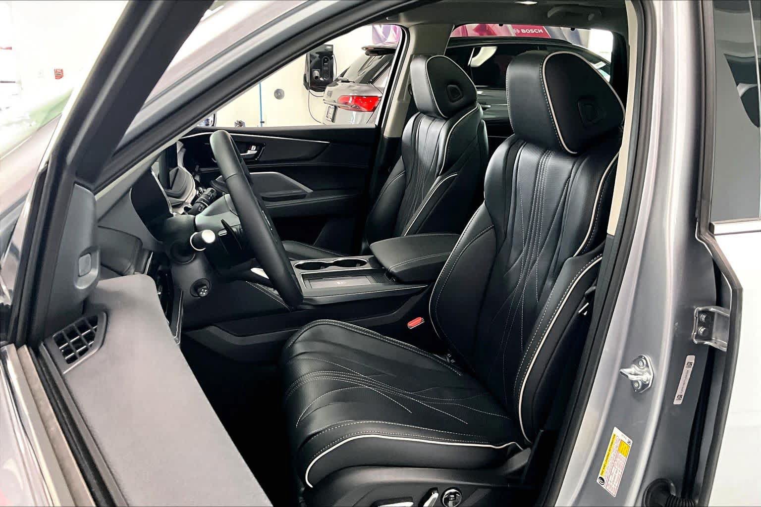 Used 2026 Acura MDX SH-AWD w/ Advance Package image 9
