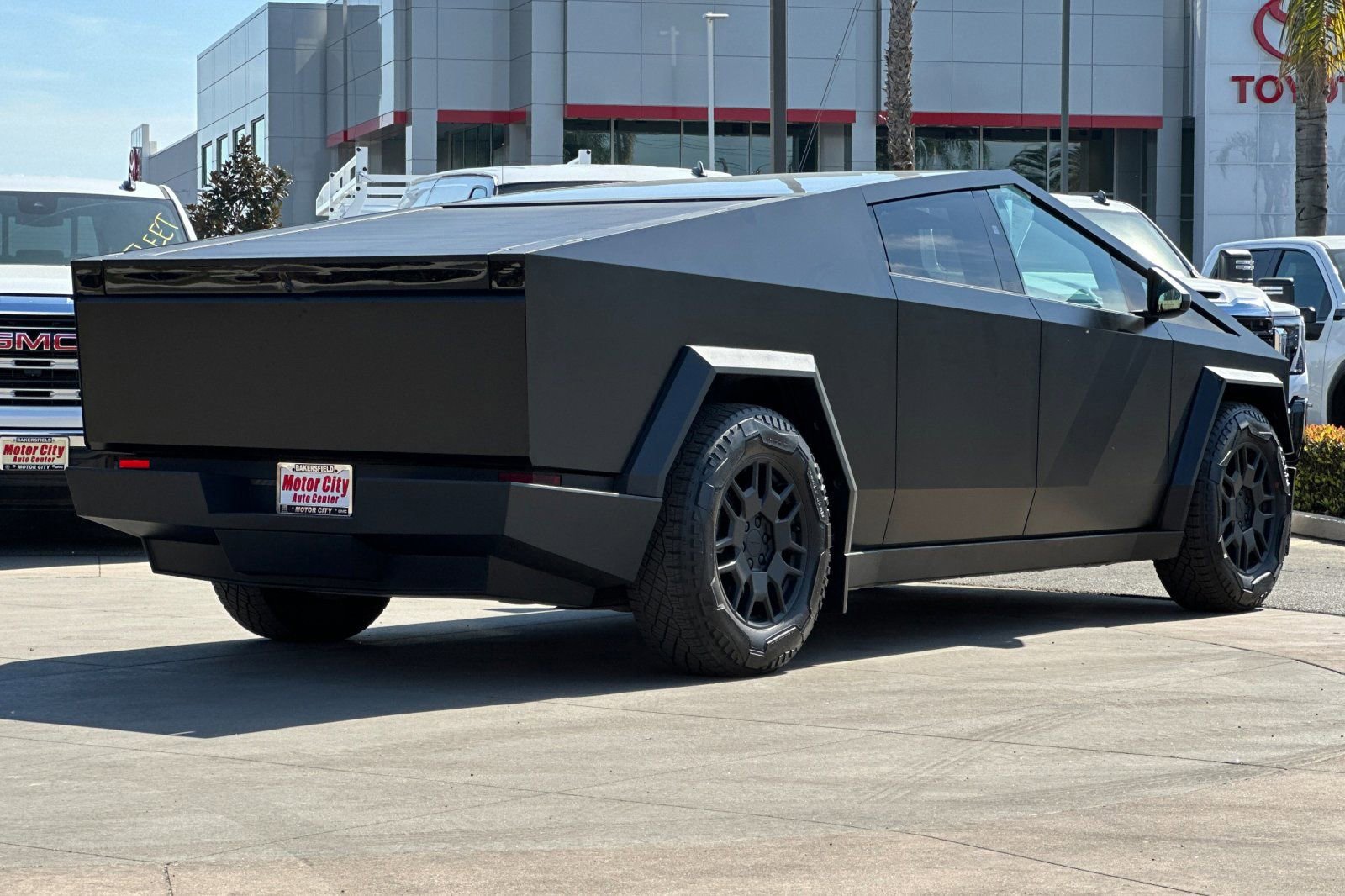 Used 2024 Tesla Cybertruck AWD Crew Cab image 4