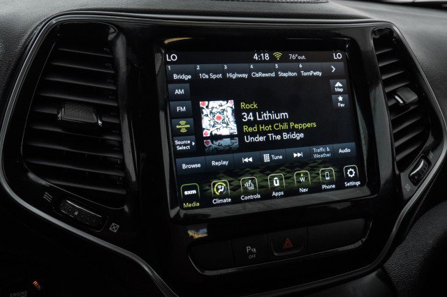 Used 2019 Jeep Cherokee Limited image 25