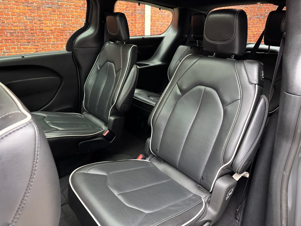 Used 2025 Chrysler Pacifica Limited FWD image 27