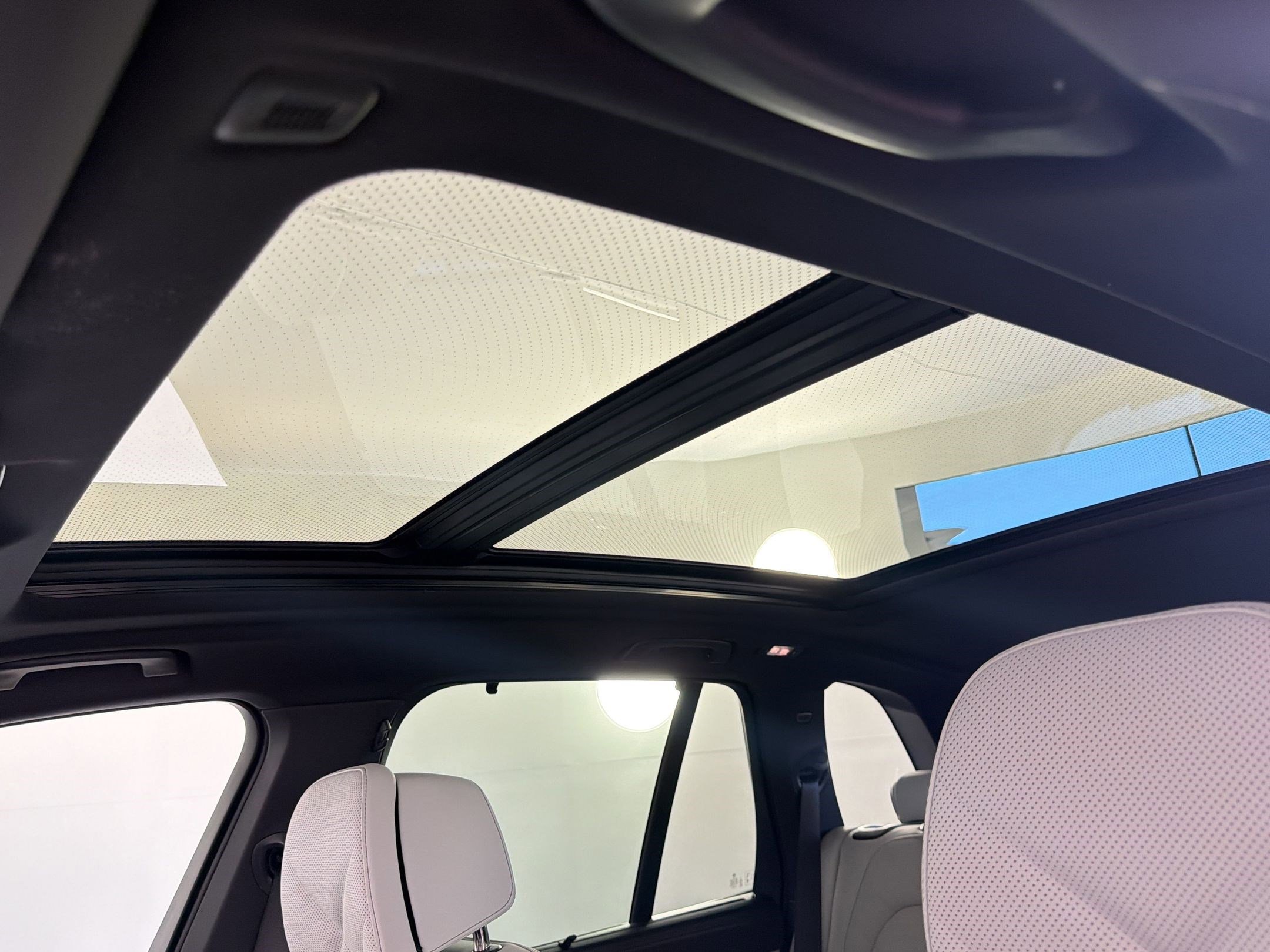 New 2026 BMW X5 M60i AWD/4WD image 14