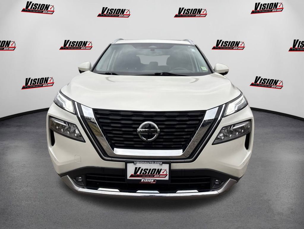 Used 2021 Nissan Rogue Platinum image 2