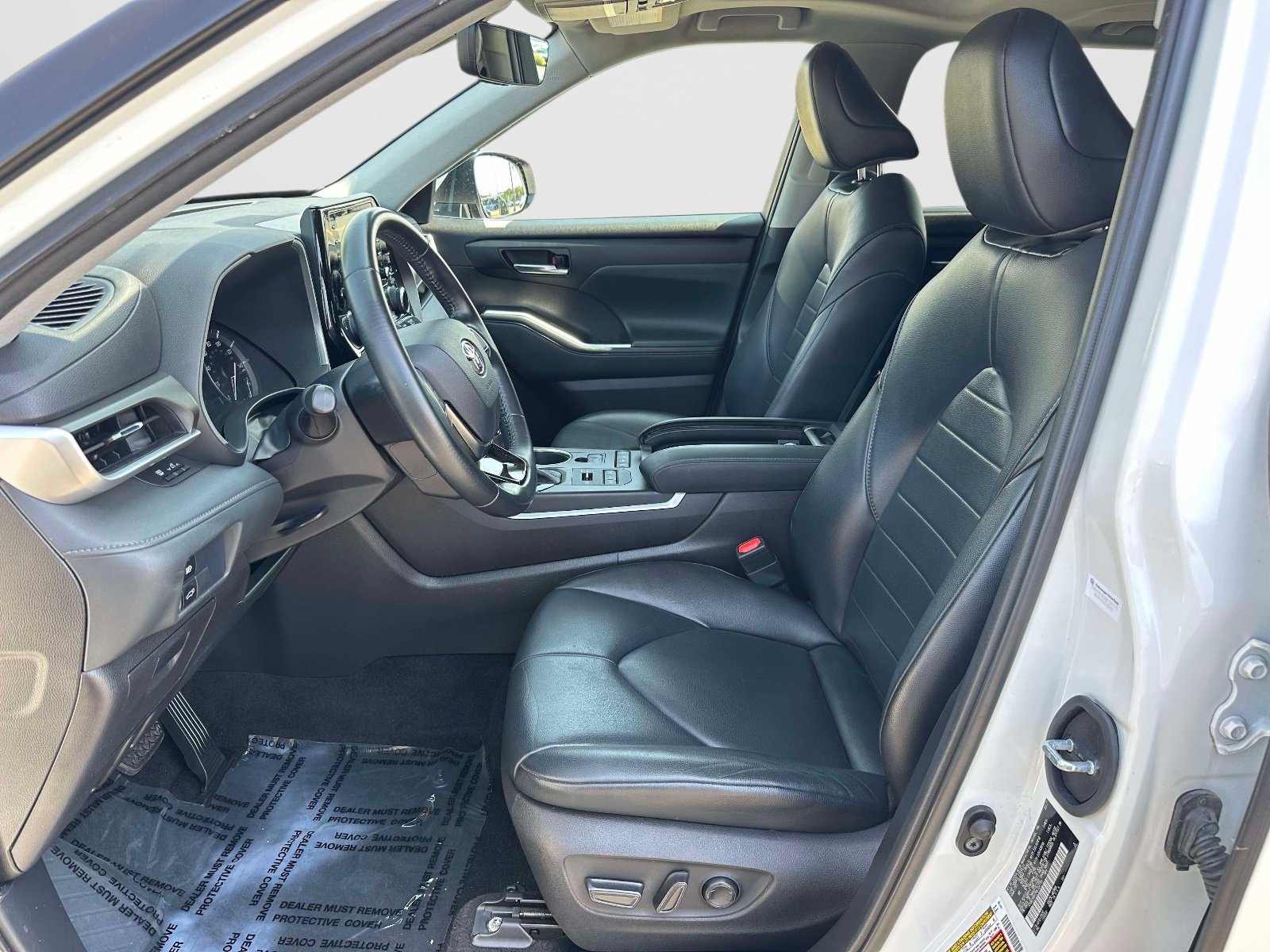 Used 2021 Toyota Highlander XLE AWD/4WD image 15