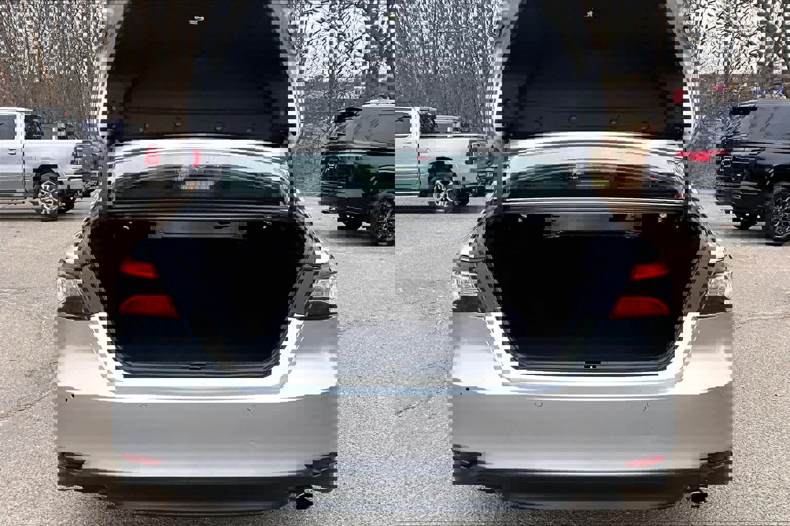 Used 2018 Toyota Camry XLE image 30