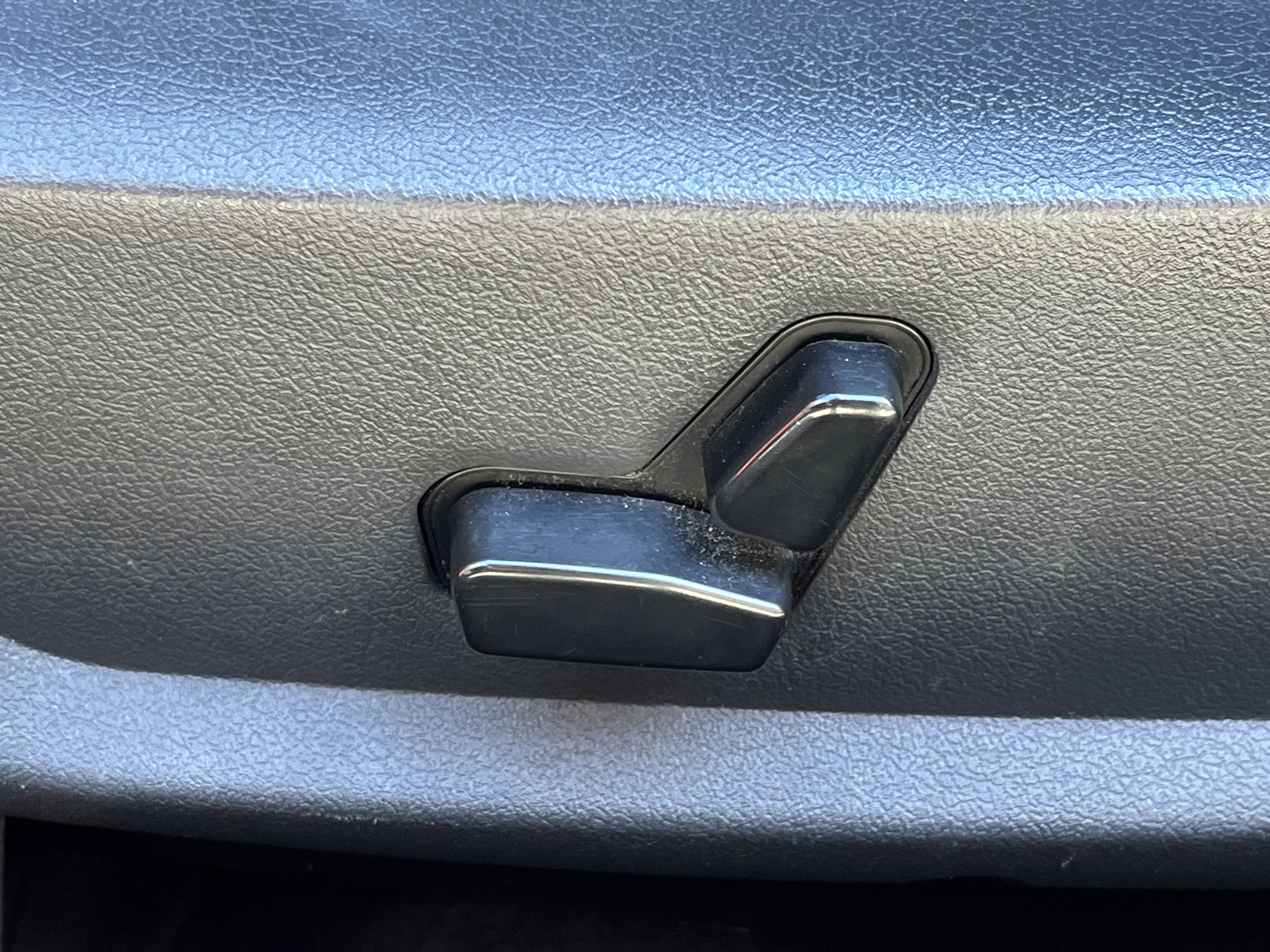 Used 2010 Dodge Challenger R/T image 14