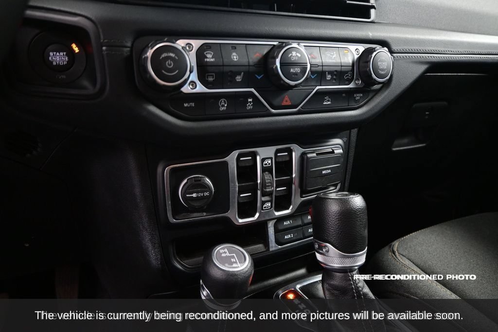 Used 2024 Jeep Wrangler Unlimited Sahara AWD/4WD image 16