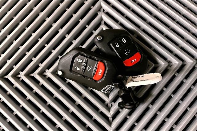 Used 2023 Jeep Wrangler Unlimited Sahara image 11