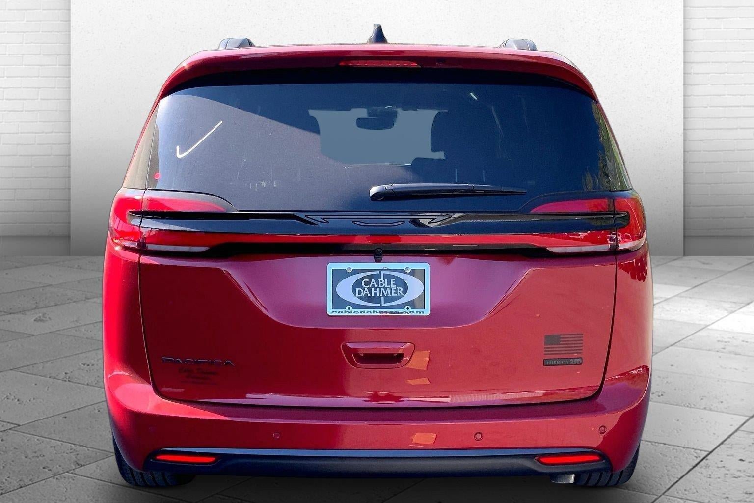 New 2027 Chrysler Pacifica Select FWD image 4