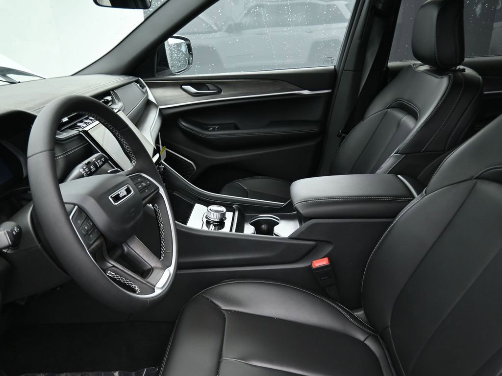 New 2025 Jeep Grand Cherokee Limited w/ Black Appearance Package image 13