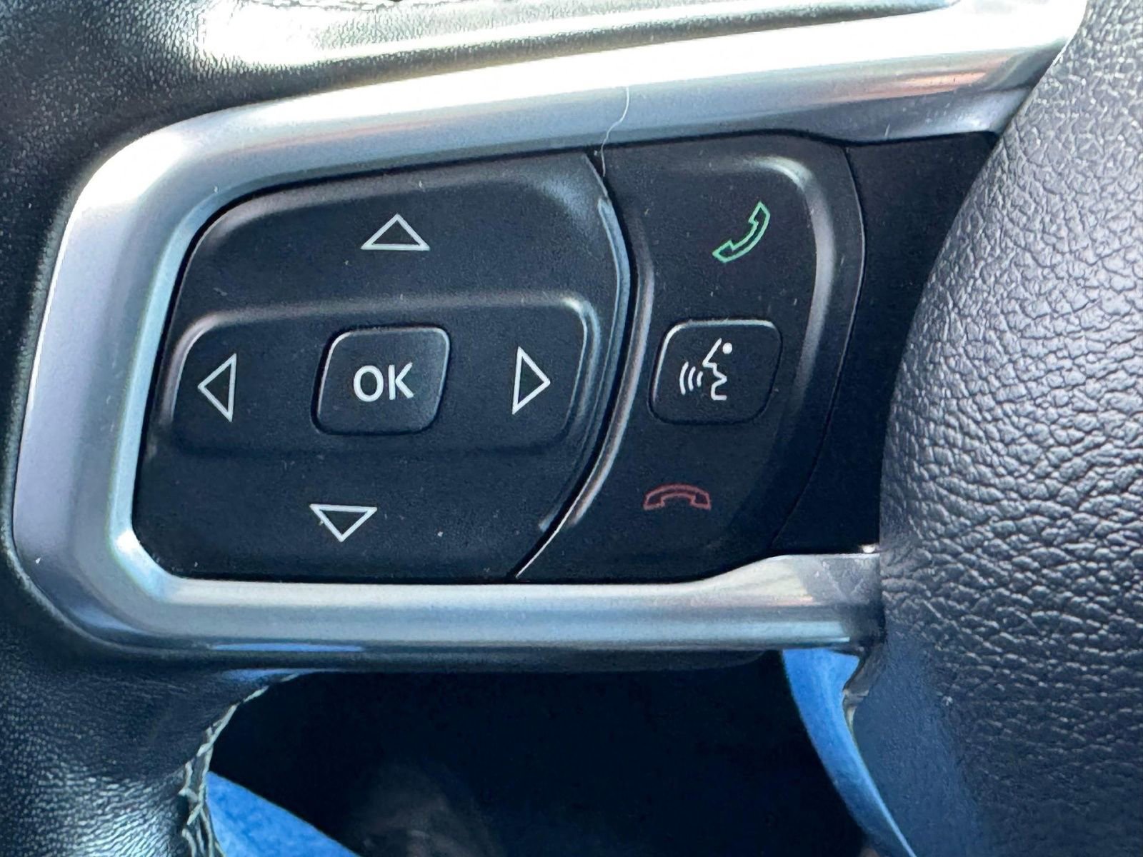 Used 2022 Jeep Wrangler Unlimited Sahara w/ Dual Top Group AWD/4WD image 23