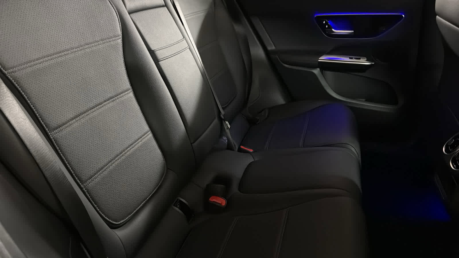 Certified 2025 Mercedes-Benz GLC 300 4MATIC image 32