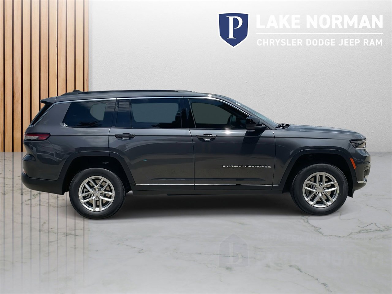 New 2025 Jeep Grand Cherokee L Laredo image 10