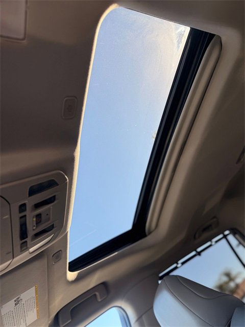 Used 2024 Toyota Highlander XLE image 16