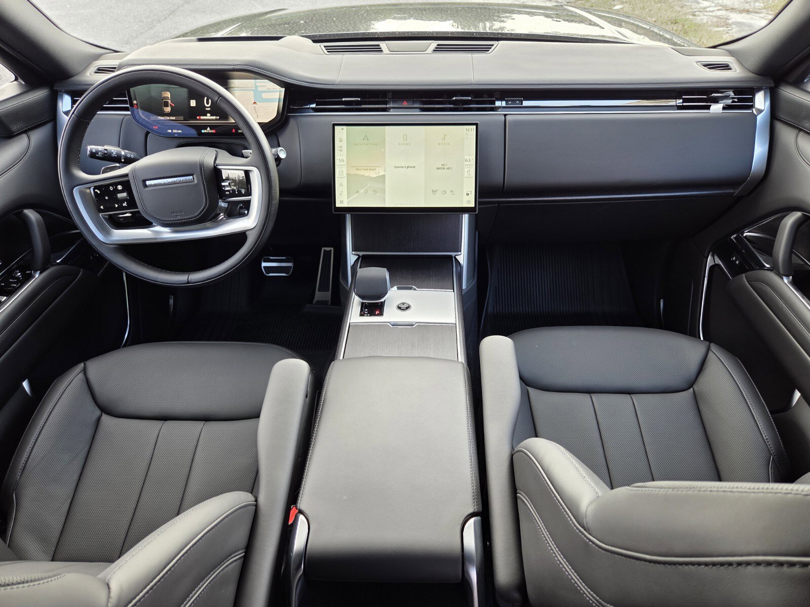 New 2025 Land Rover Range Rover Long Wheelbase SE image 4