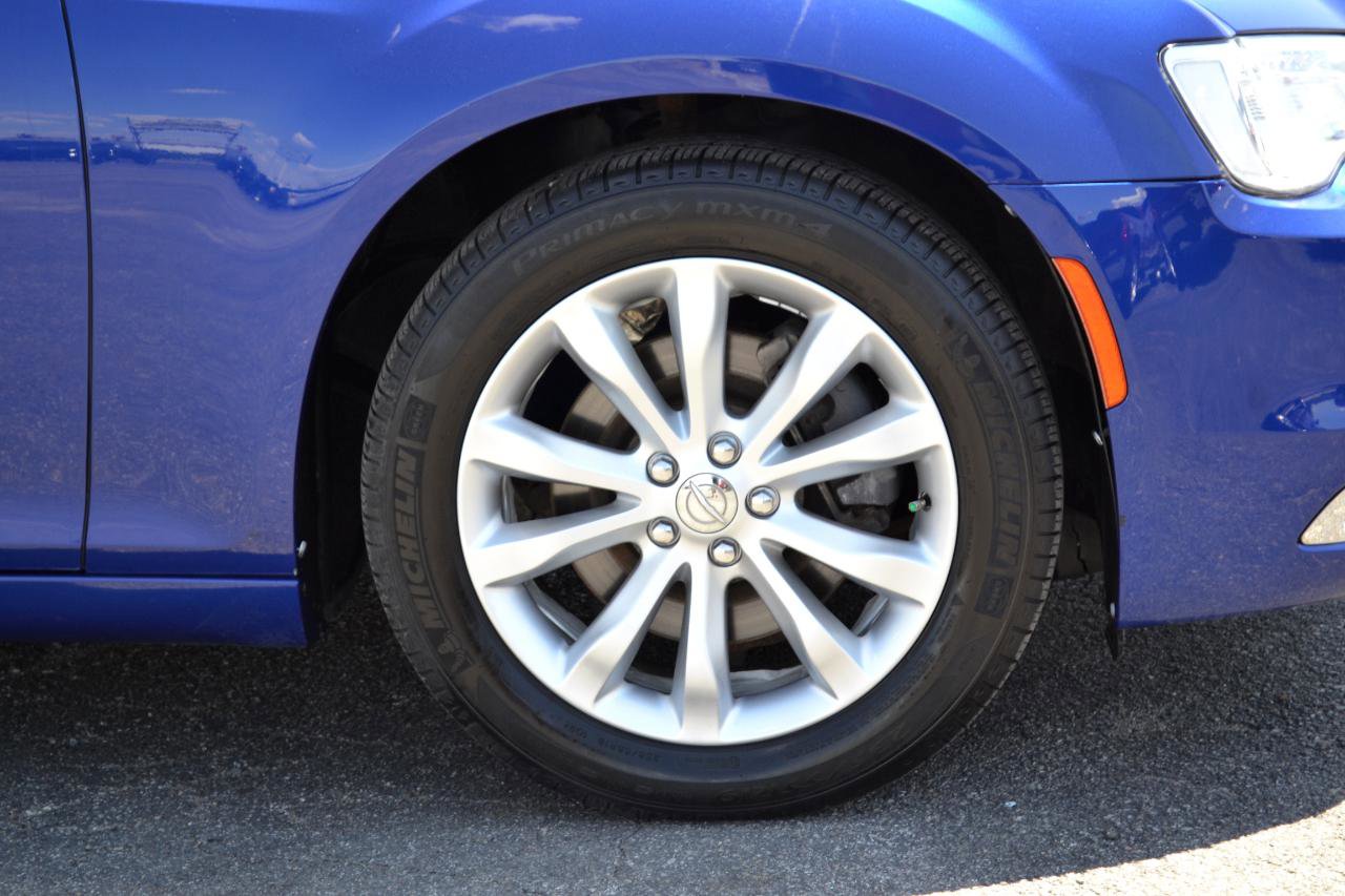 Used 2018 Chrysler 300 Touring L AWD/4WD image 62
