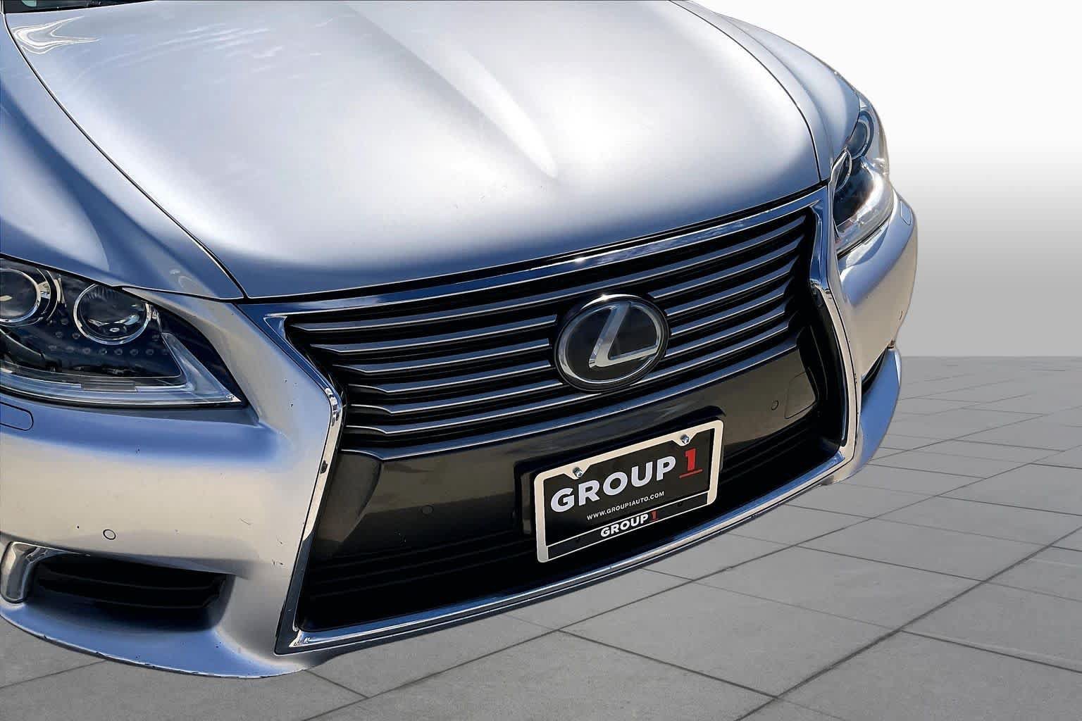Used 2017 Lexus LS 460 w/ Comfort Package RWD image 30