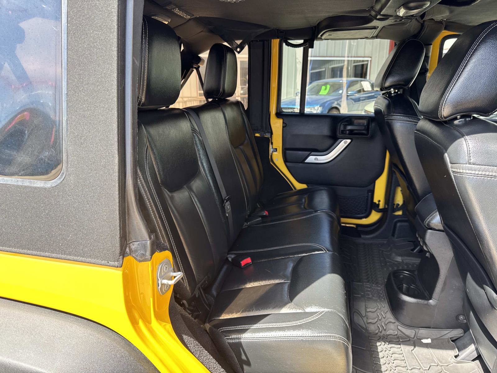 Used 2015 Jeep Wrangler Unlimited Rubicon image 9