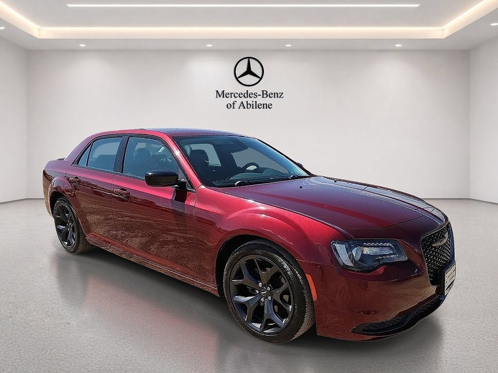 Used 2020 Chrysler 300 Touring w/ Sport Appearance Package RWD image 10