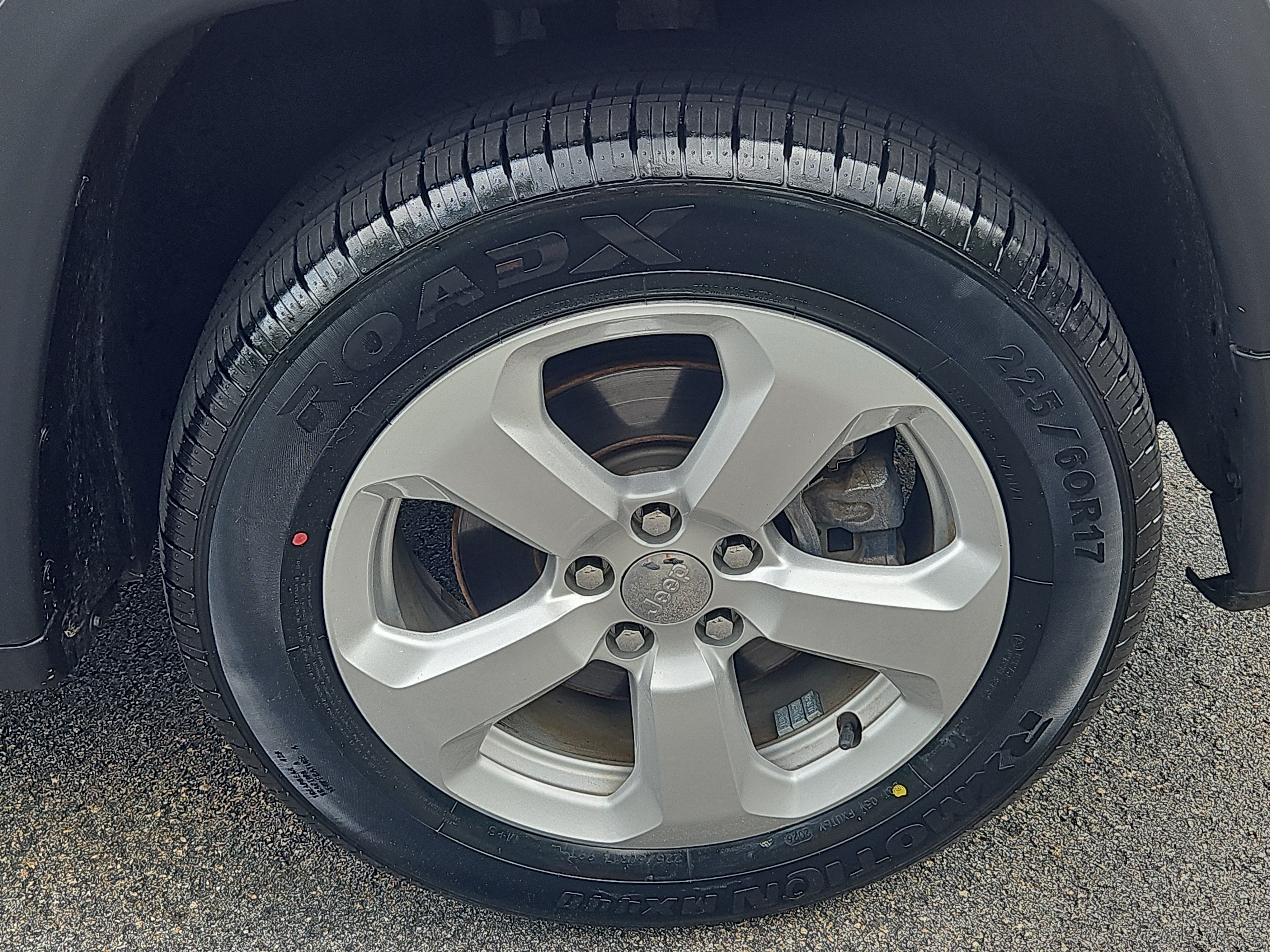 Used 2018 Jeep Compass Latitude w/ Cold Weather Group AWD/4WD image 30