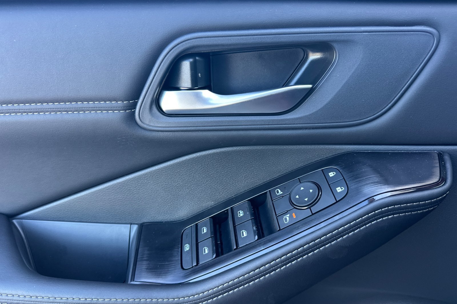 New 2026 Nissan Rogue Dark Armor FWD image 8