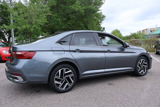 Certified 2022 Volkswagen Jetta SEL image 9
