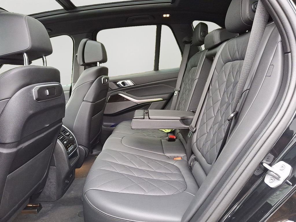 Used 2024 BMW X5 xDrive50e image 8