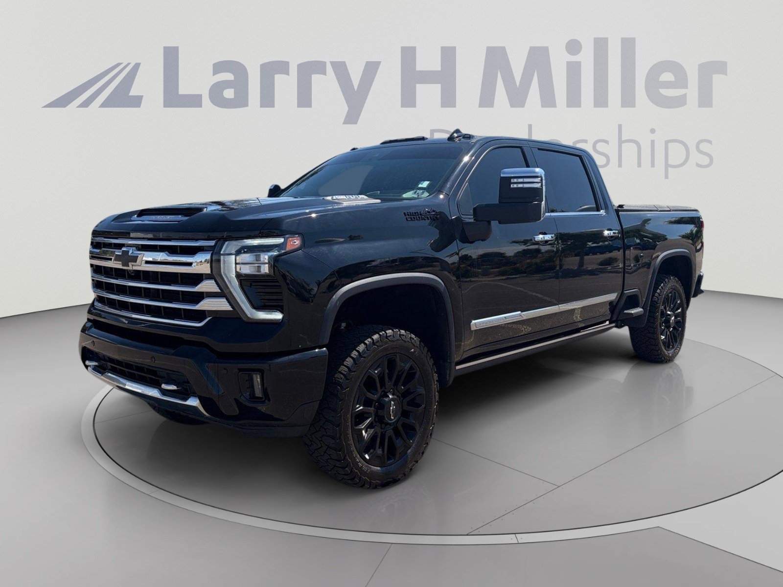 Used 2025 Chevrolet Silverado 2500 High Country w/ High Country Premium Package AWD/4WD image 1